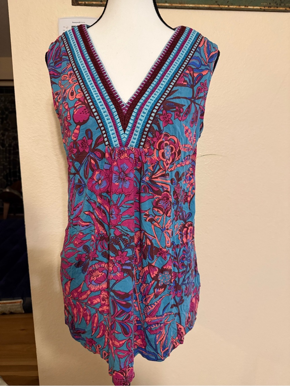 Soft Surroundings Tamuri Tunic Tank Top Womens Blue Floral Embroidered v-neck
